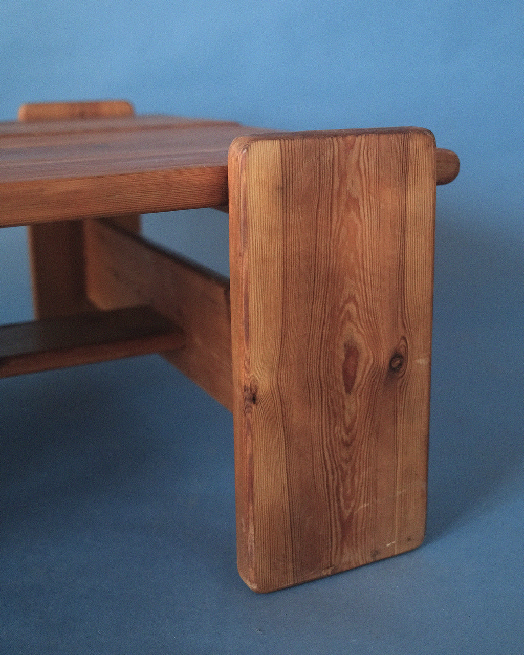 Brutalist solid pine coffee table [large]