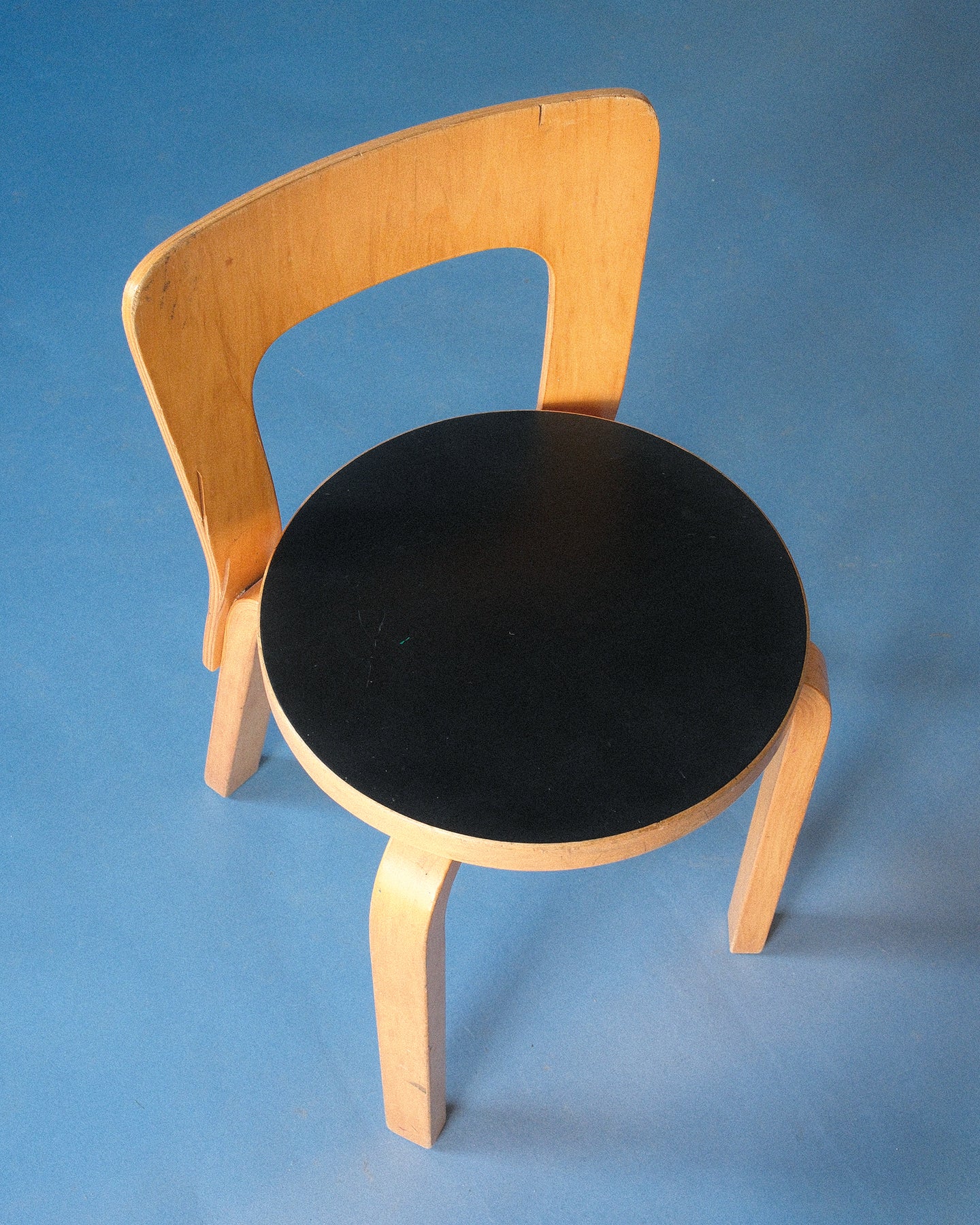 Chair 65 with black laminated seat, Alvar Aalto, Artek