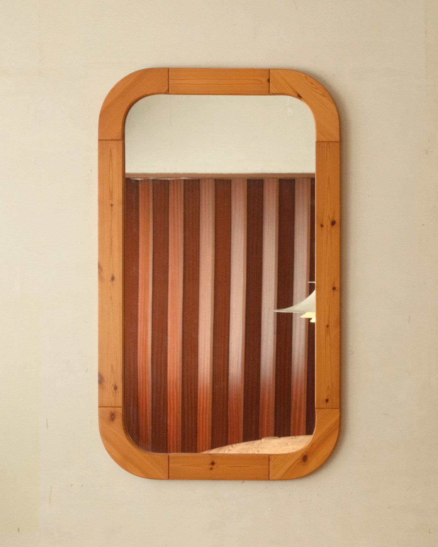 Rounded pine mirror [large]