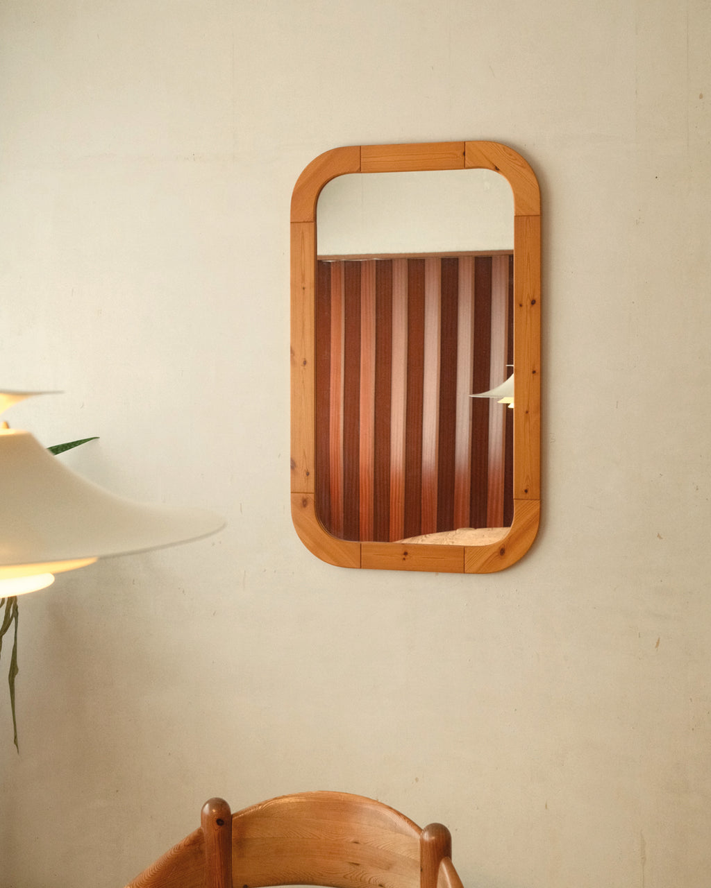 Rounded pine mirror [large]