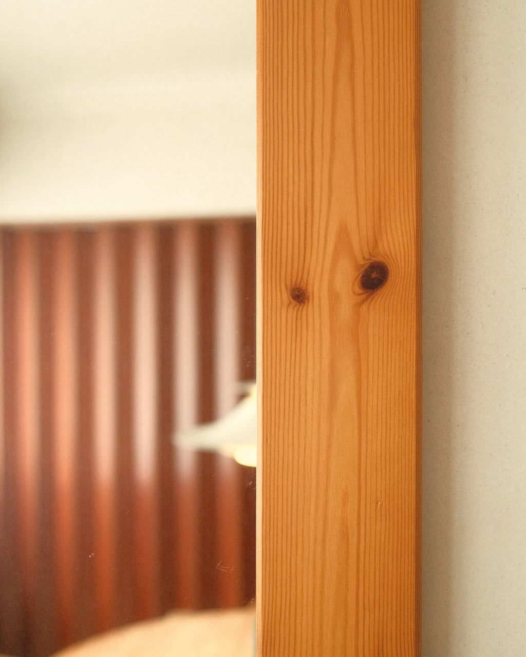 Rounded pine mirror [large]