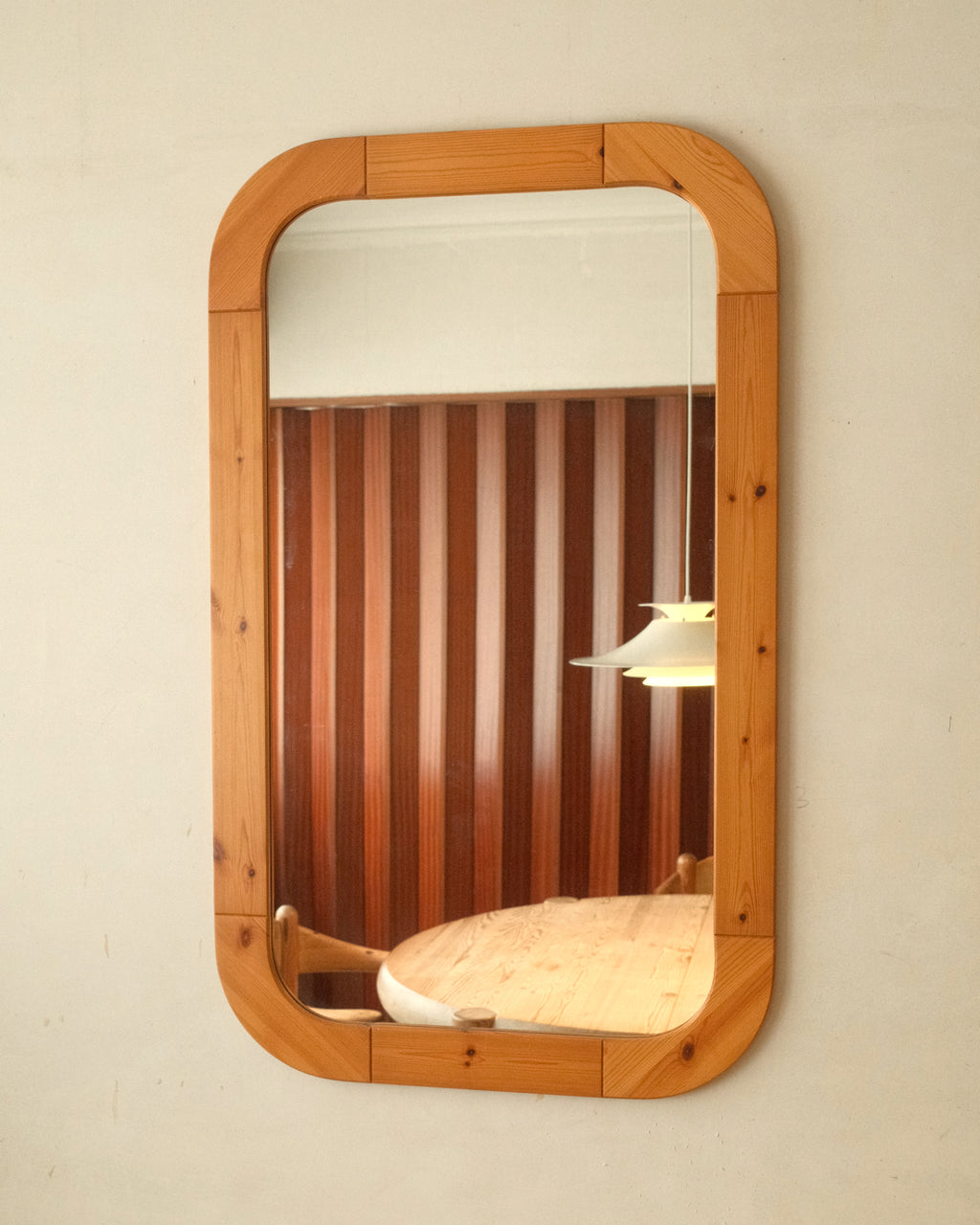 Rounded pine mirror [large]