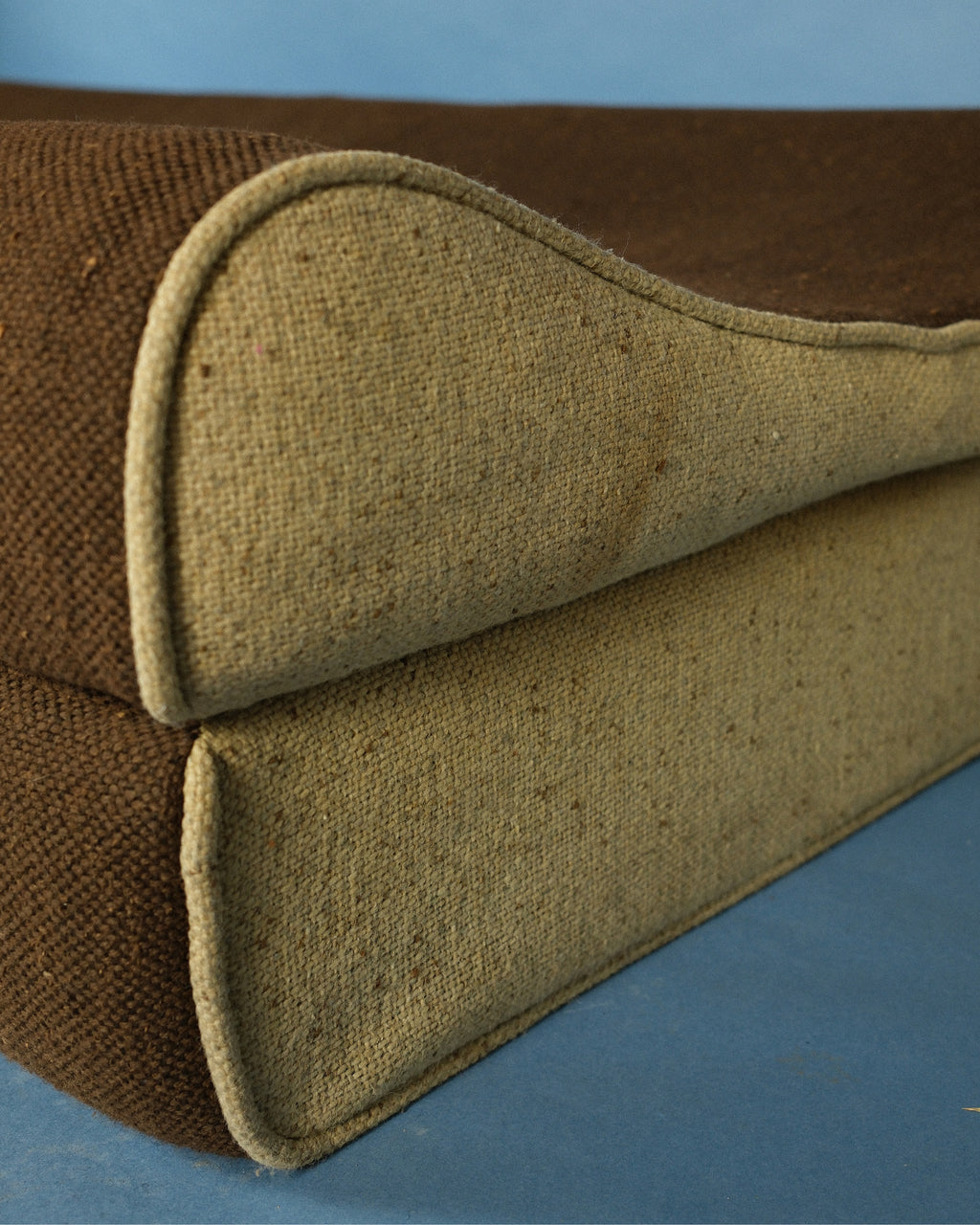 Two-seater sofa/sofa bed