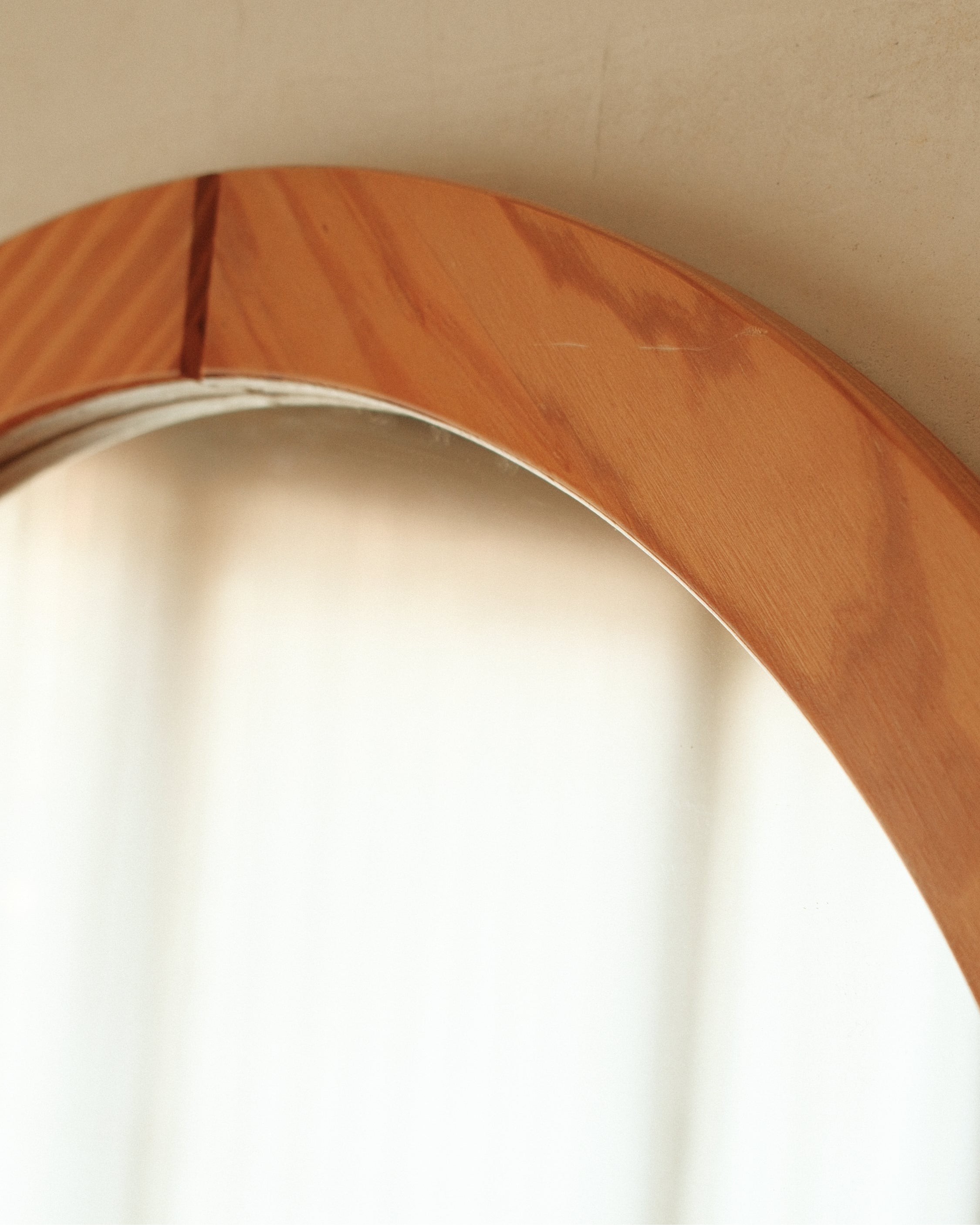 Rounded pine mirror