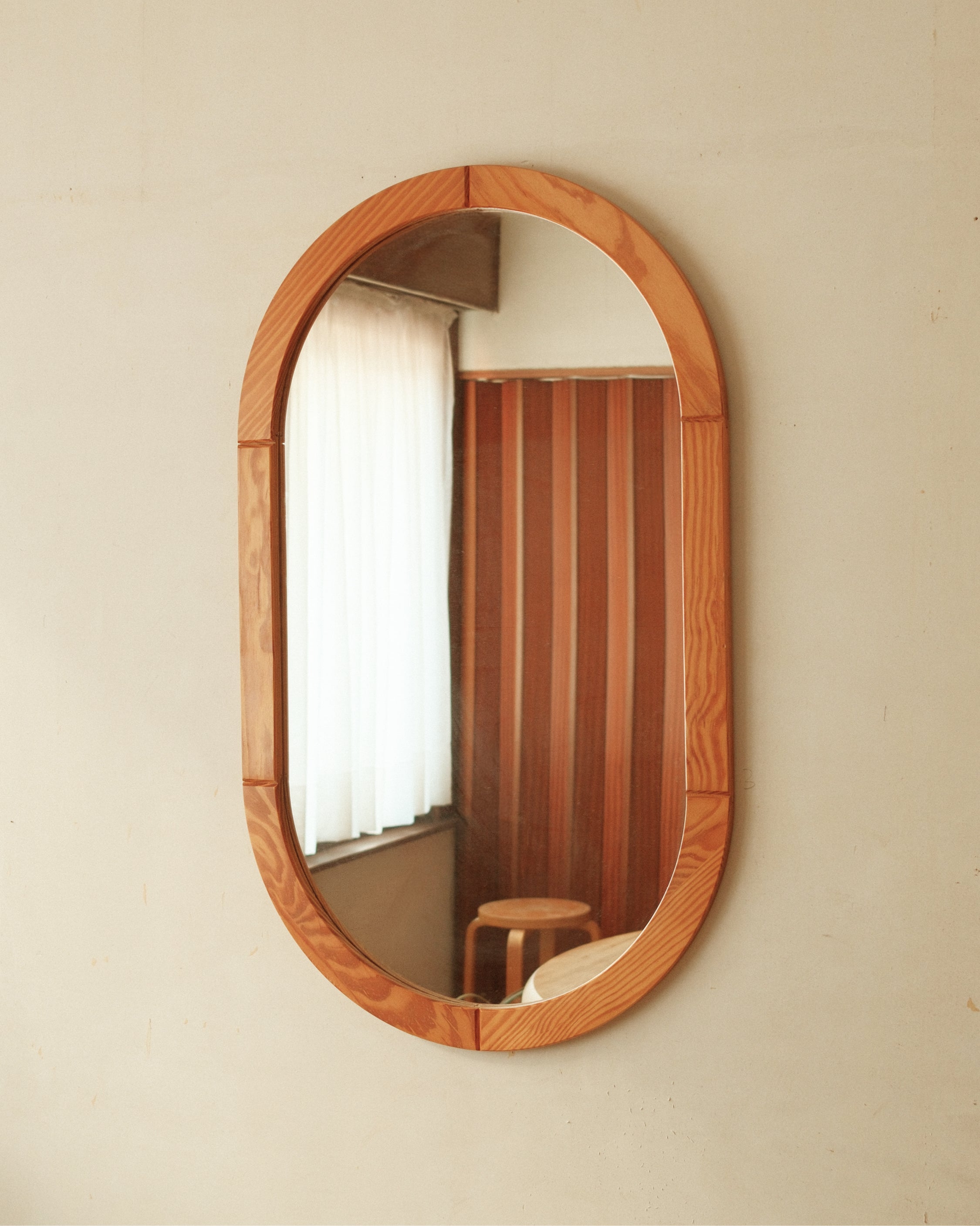 Rounded pine mirror